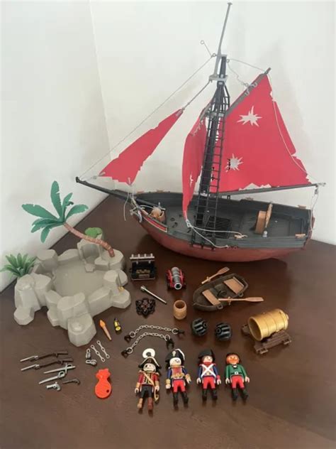 Playmobil 3619 Pirate Ship Island Pirates Working Cannons Adventure Set