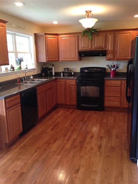 Black cabinets in a small kitchen? Kitchen | Decoración de cocina, Remodelacion de cocinas ...