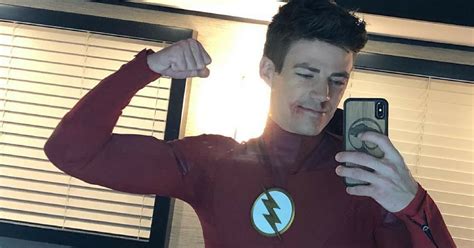 The Flashs Grant Gustin Hits Back At Body Shamers After Picture Of