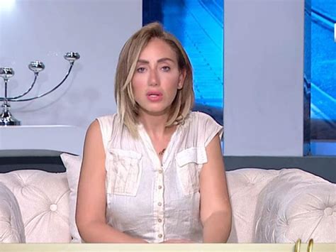 كشف مصدر مقرب من الإعلامية ريهام سعيد، مقدمة برنامج صبايا الخير، عن تفاصيل حالتها الصحية، وذلك بعد ما تم تداوله على مواقع التواصل الاجتماعي عن إصابتها. "تخنت 45 كيلو".. ريهام سعيد تحكي قصة طلاقها (فيديو) - رأي ...