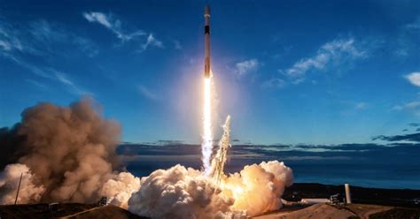 Watch Spacexs Flawless Falcon 9 Nail Its First Mission Landing Of 2019