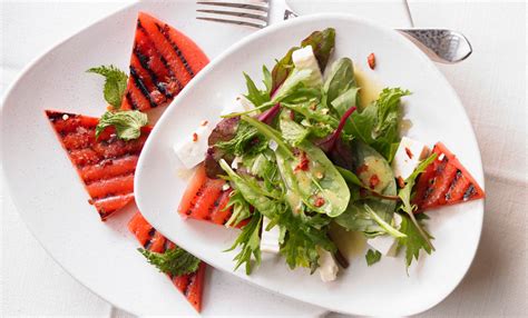 Scritto il aprile 4, 2016 cibomania. Insalata vegetariana con anguria grigliata e feta - LEITV