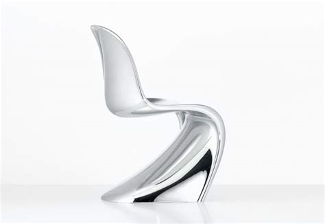 In the early 1970s, vernor panton explored the idea of giving his iconic namesake chair a mirrored finish, but he eventually decided against the idea as the surface would be prone to scratching. เก้าอี้ PANTON CHAIR CHROME & GLOW ลุคใหม่ล่าสุดของเก้าอี้ ...