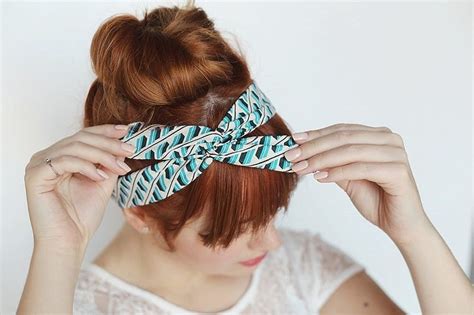 Minute Diy Make A Headband Out Of Wire Fabric Scraps Diy Hair