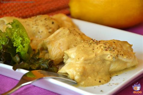 Spalmare la carne da ogni lato di senape, adagiarla sulla. Involtini di pollo alla senape, ricetta veloce