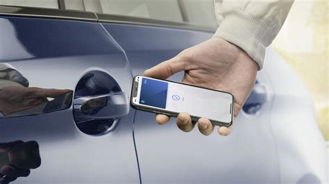 So war bmw zum beispiel der weltweit erste automobilhersteller, der carplay kabellos in. Apple CarKey: So funktioniert bei BMW der Digital Key im ...
