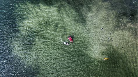 Barcos En Cuerpo De Agua · Foto De Stock Gratuita