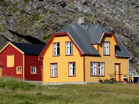 Verwandte anzeigen mit allgemeineren suchen: Immobilien in Norwegen: ein kleines Haus am Meer kaufen?
