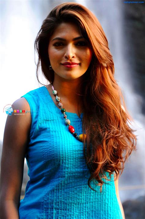 parvathy omanakuttan actress hd photos images pics and stills 253124