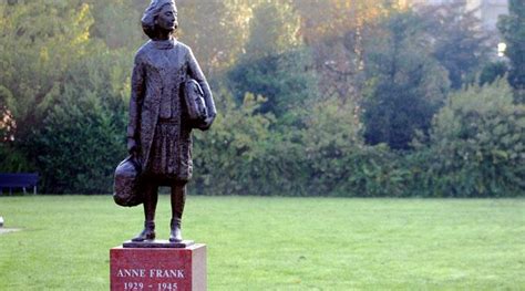 Als anne frank bewusst an einer version ihres tagebuchs zu arbeiten begann, die sie die mutter edith bleibt in auschwitz und stirbt dort an entkräftung. news.ch - Anne Frank starb wohl bereits im Februar 1945 ...