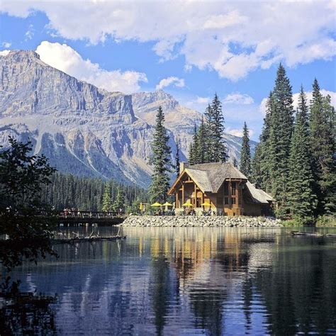 Emerald Lake Lodge Field Canada Emerald Lake Lake Lodge Moraine