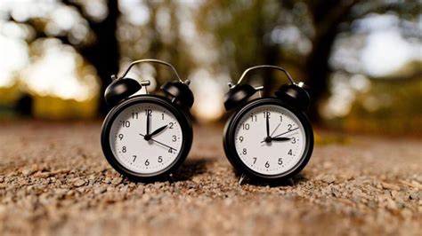 Wann die uhren auf sommerzeit oder winterzeit umstellen? Uhr Umstellen Sommerzeit : Seit 1980 werden die uhren von ...