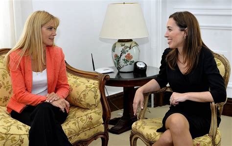 Este jueves por la mañana se dio a conocer que laura radetich, la docente de la escuela técnica n°2 maría eva duarte de la matanza, que fue filmada mientras increpaba a un alumno sobre la gestión del expresidente mauricio macri, será suspendida momentáneamente. 25%: en medio del conflicto docente, rompe Magario la meta ...