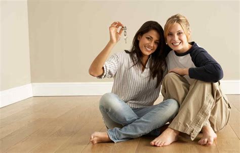 The Pros Cons Of Living With A Roommate Credit Com