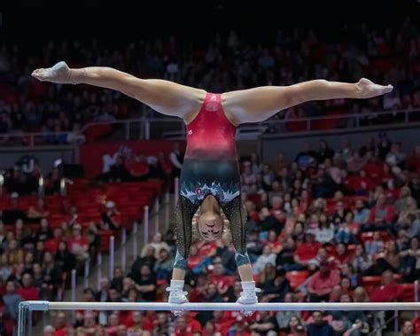 No 3 Utah Gymnastics Falls On Floor Still Comes Out Victorious The Daily Utah Chronicle