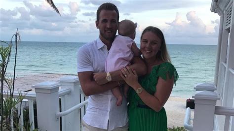 Harry kane and katie goodland's relationship and marriage. Harry Kane fiancée and girlfriend: Who is Kate Goodland ...