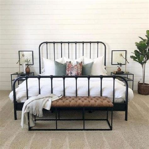 Tempat tidur minimalis dengan material besi ini sangat pas digunakan pada kamar tidur yang mengusung desain industrial. 7 Kelebihan Ranjang Besi Minimalis. Cocok buat Desain Apa ...