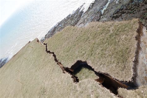 Shocking Photos Show New Cracks Formed At Beachy Head Sussex Express