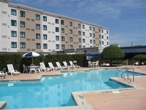 Konaklamanız için fiyatları karşılaştırın ve en iyi. Holiday Inn Hasbrouck Heights (Hasbrouck Heights, NJ ...
