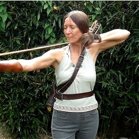Natural Bow Woman Instinctive Archery Feel The Shot Using Memory