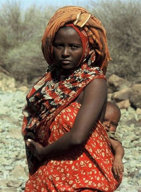 Madre Africana Follando Y Su Hijo Encima