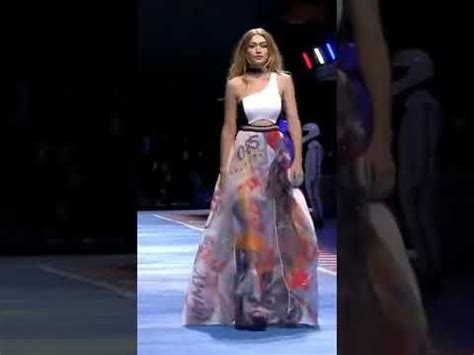Gigi Hadid Walk For Tommy Hilfiger Gigihadid Dress Supermodel