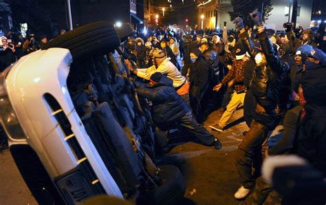 Ferguson Live Updates 44 Arrests In Ferguson 130 In La Overnight Los Angeles Times
