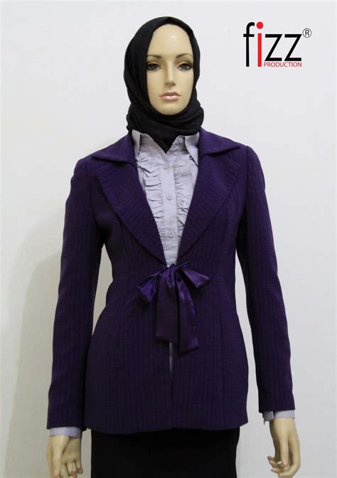 Seragam kantor wanita muslim yang stylish untuk penampilan elegan. Inspirasi Baru 27+ Baju Kantor Wanita Berhijab