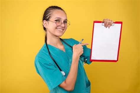 Free Photo Front View Female Doctor Holding Medical Clipboard And Pen