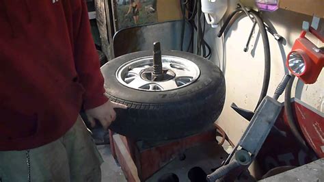 Learning benefits of putting the tire on the rim: tire removal with coats 2020 machine - YouTube