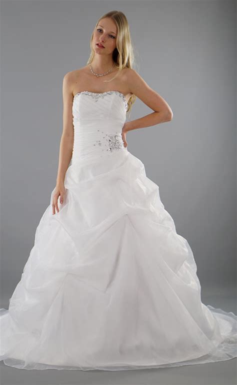 ❤ top qualität & günstiger preis. Brautkleid Cindy mit weitem Rock aus Organza ...