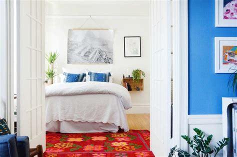 5 Ways To Arrange Furniture In A Small Bedroom And 4 Bonus Tips For Making The Most Of It
