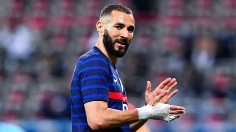 Benzema em ação pela frança na copa do mundo de 2014, realizada no brasil (foto: Assista: Karim Benzema, treinado por Kylian Mbappe, tem ...