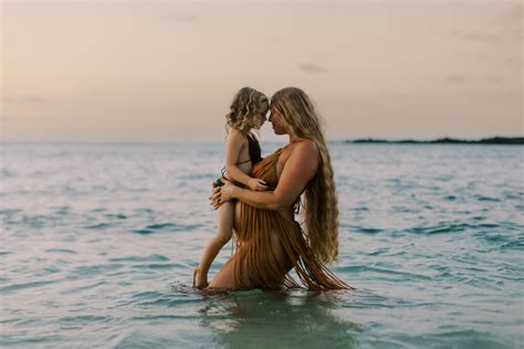 Best Beaches For Sunset Maternity Photos In Kona Hawaii