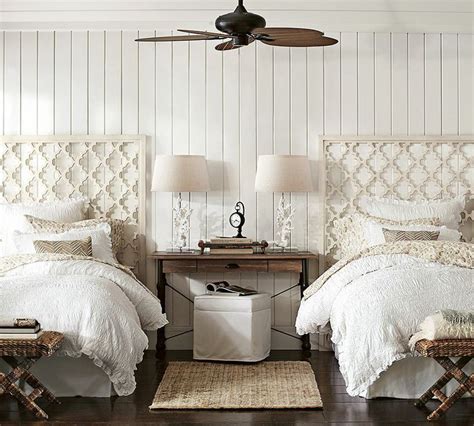 White Coastal Themed Guest Room With Twin Beds 22 Guest Bedrooms With
