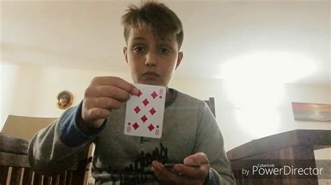 Un esperimento di scienze facile e veloce da fare in casa insieme ai bambini con più di 7 anni, insegnando loro come per le piante la luce sia una vera e propria fonte di vita, tanto che per inseguirla, queste sono in grado di arrivare persino a superare ogni ostacolo. 5 esperimenti da fare in casa - YouTube