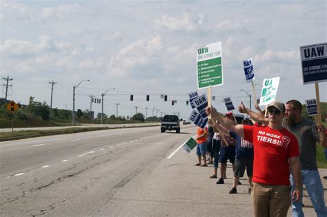 Communities With Gm Facilities Support Uaw Members Through Strike