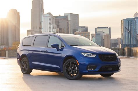 A Week With 2021 Chrysler Pacifica Limited Awd S The Detroit Bureau