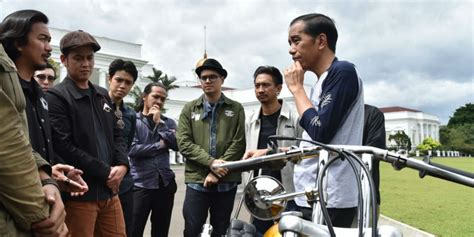 Lihat Gaya Jokowi Touring Tak Mau Kalah Dengan Dilan