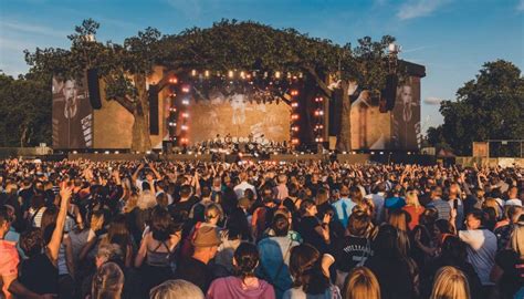 Sunrise and sunset will be about 1 hour earlier on nov 7, 2021 than the day before. British Summer Time 2021 in London (GB) - Guide & Tickets ...