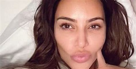 Kim Kardashian Pouts In Sexy Mirror Selfie Amid Divorce Rumors