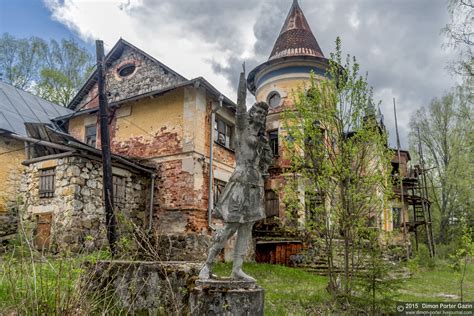 abandoned manor of the architect khrenov in zaklyuchye · russia travel blog