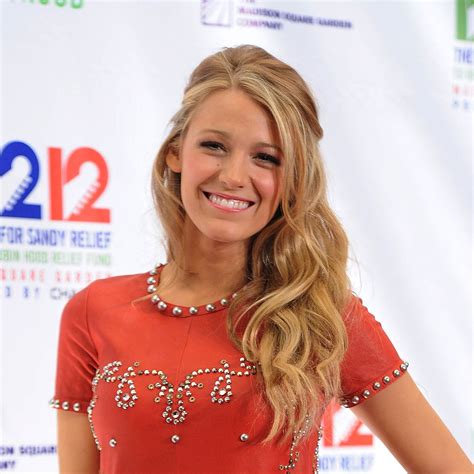 Oh Look Blake Lively Wore An Unboring Half Up Hairstyle