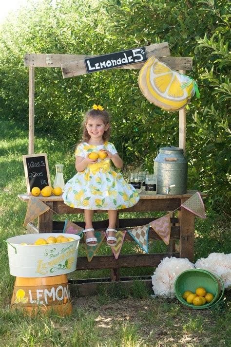 lemonade stand photo shoot photography mini sessions christmas lemonade stand photo shoot