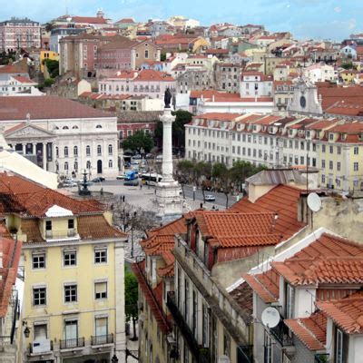 Portugals hauptstadt lissabon am fluß tejo ist nicht nur wegen seiner zahlreichen sehenswürdigkeiten und museen ein beliebtes reiseziel auf der iberischen. Stadtviertel in LISSABON - Übersicht & Karte - Portugal ...