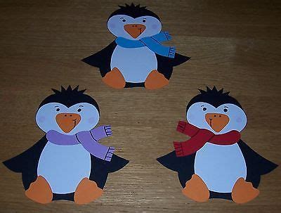 Schőn warm eingepackt kann ja nix passieren 14 cm x 20 cm fensterbild aus tonkarton liebevoll gestaltet, beidseitig gearbeitet und akzentuiert verwendete materialien: 3 süße Pinguine Fensterbild aus Tonkarton | Fensterbilder basteln