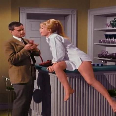 I Definitely Dream Of Jeannie With Images Barbara Eden I Dream Of Jeannie Dream Of Jeannie