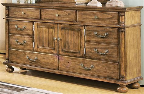 Cumberland Antique Pine Dresser 00 401 050 New Classics