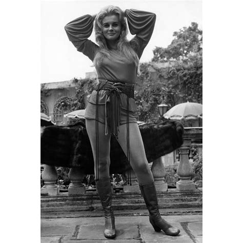 Ann Margret Fashion Pose In London To Promote Carnal Knowledge 24x36
