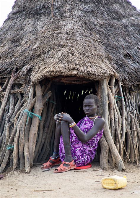 Toposa Tribe Woman Sit At The Entrance Of Her Hut Namorun Flickr